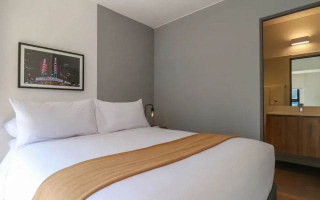 w Resplendent 2BR w Great Balcony in San Isidro