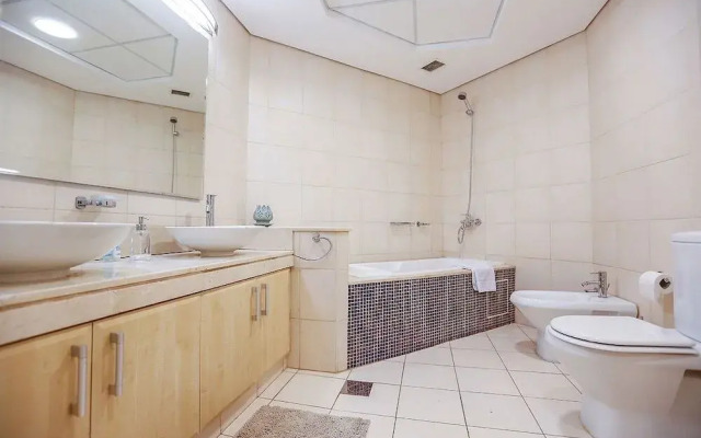 Shoreline #4 Jash Falqua