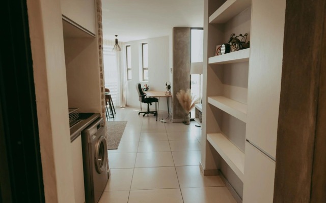 Modern 1-bedroom near Grove Mall and Lady Pohamba AirBnB