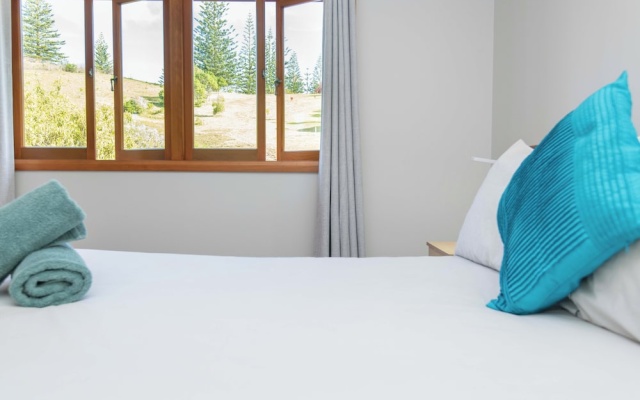 Tranquility at Cascade – Guest Rooms – Burnt Pine