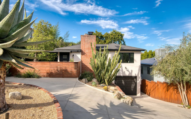 Silver Screen by Avantstay Luxe Backyard Escape