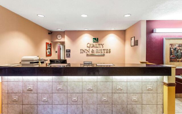 Quality Inn & Suites Lakewood - Denver Southwest