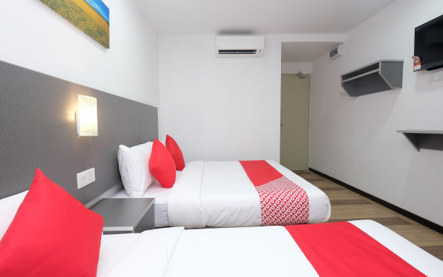 OYO 44043 First Garden Hotel