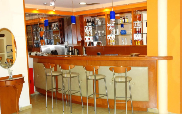 Faros 2 Hotel