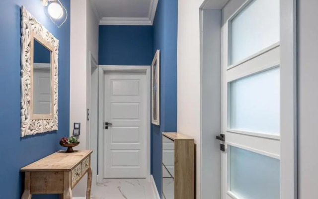 LUXURY & UNIQUE - TOP CENTER Apt. - 3BDR & 2 Baths
