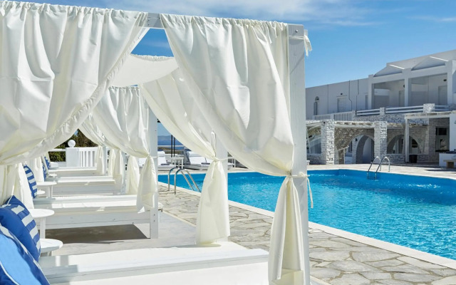 Mr & Mrs White Tinos