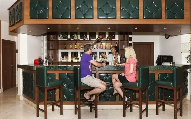 Febeach Resort Spa (*****)