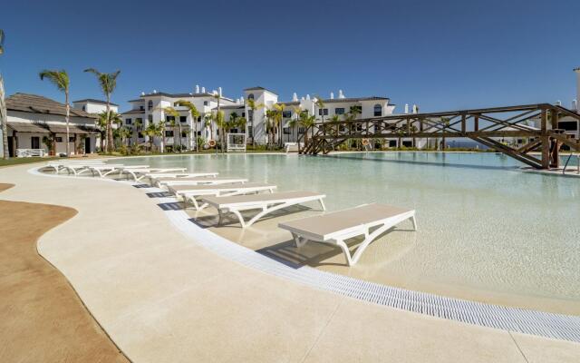 LAE23i- Apotel Estepona Hills by roomservices