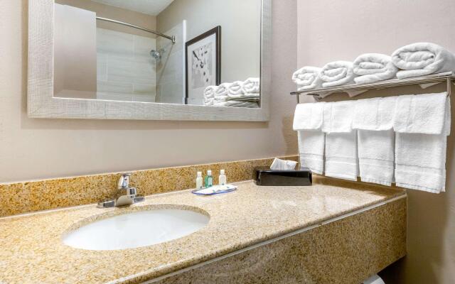 Quality Inn & Suites Apex - Holly Springs
