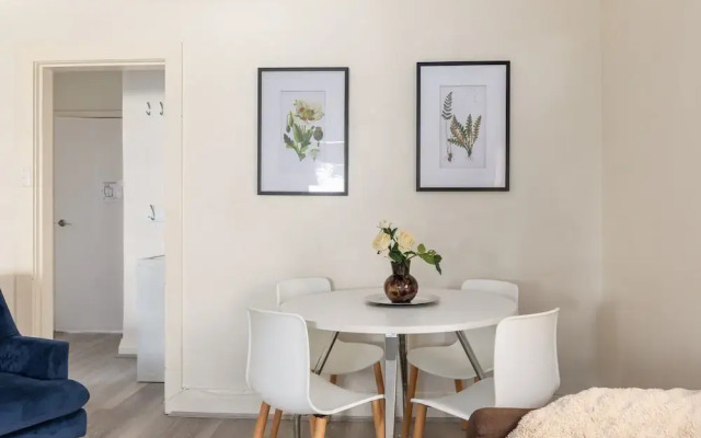2-bed Apartment Near Manly Beach