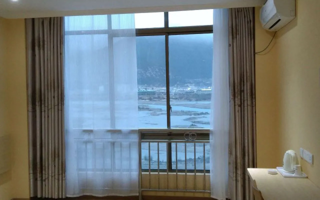 7 Days Inn (Linzhi Bayi Bridge)
