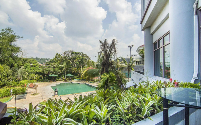 Grand Candi Hotel