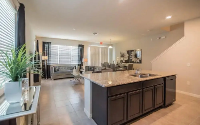 5137 Compass Bay