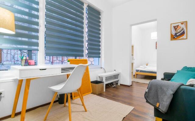 Cute&Cozy 2BD Flat with Balcony