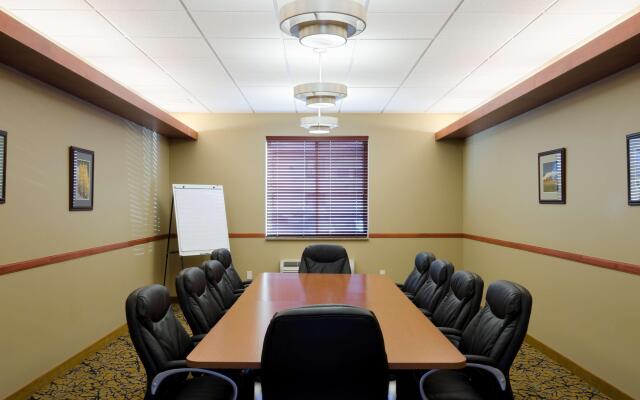 Best Western Golden Prairie Inn & Suites