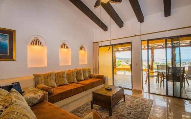 Walk to Cabo Marina & Downtown: Villa Mira Flores