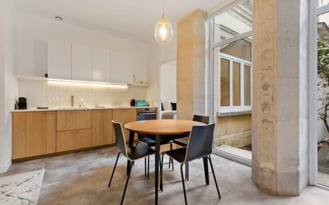 Contemporary And Comfortable 2 Bedroom Apartment In Paris