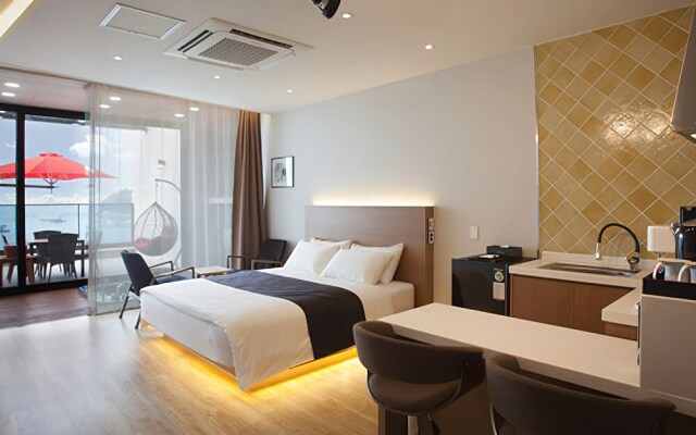 Yeosu Demare Pool Villa