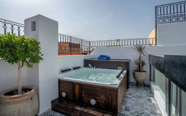 Maison Solaneos
