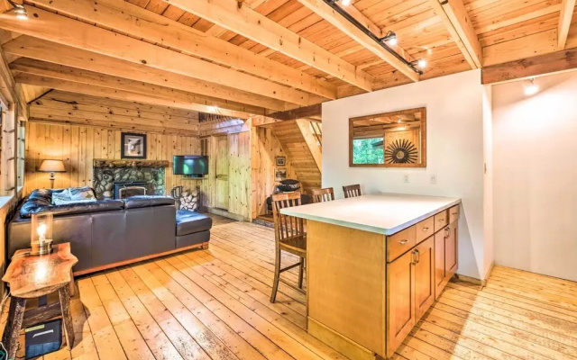 Three Enchanting Riverfront Cabins: Hot Tub Access