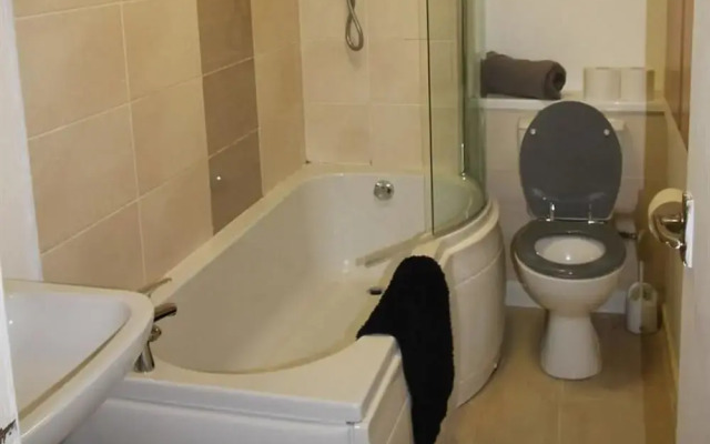 Holgate Close 3 Bedroom House by Cardiff Holiday Homes