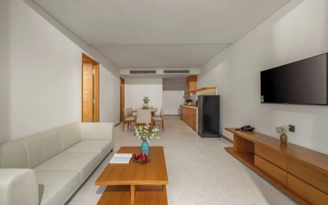 Vernal hotel & Apartment office