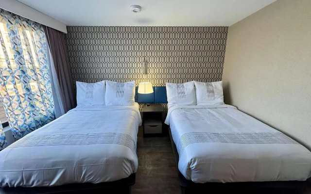 GLō Best Western Bronx NYC