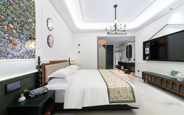 Vishan Garden Trendy Hostel