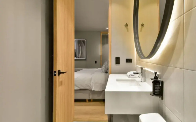 w Illustrious 1BR w/ Great Balcony in Unicentro