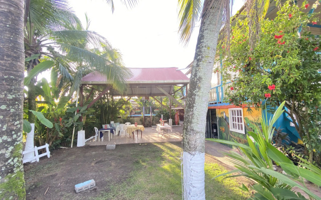 Hostal Caribbean Lodge