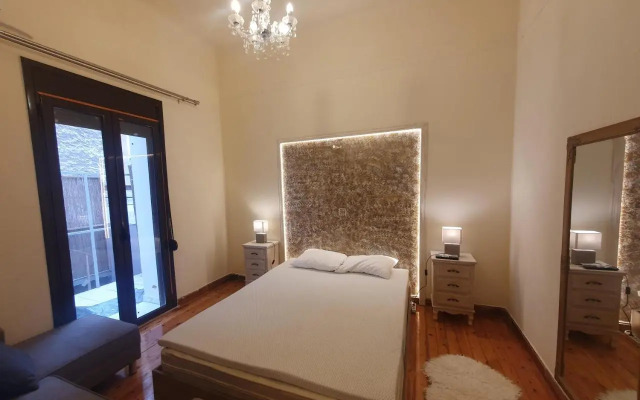 John's Athenian Beauty 45m2 , Metro 7' (Adults Only)