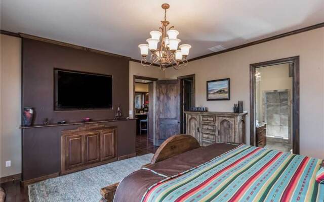 Sky Hawk Lodge - Four Bedroom Cabin