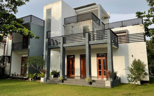 Spacious Stand-alone 2-bed Villa in Galle