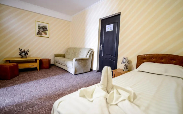 Hostel Roata Cu Noroc