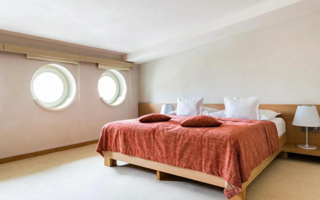Roset Hotel & Residence