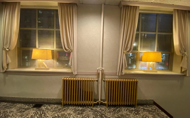 Kingston Hotel