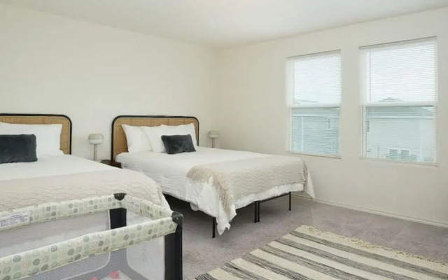 Rare Find Sleeps 13 Family Fun