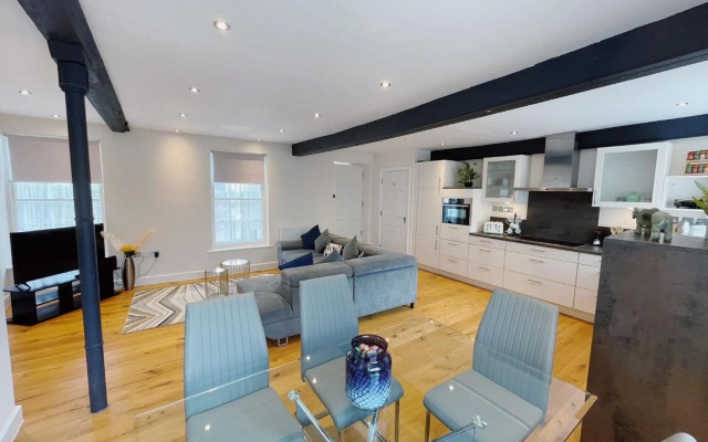 Relaxing 3-Bedroom City Centre Apartment