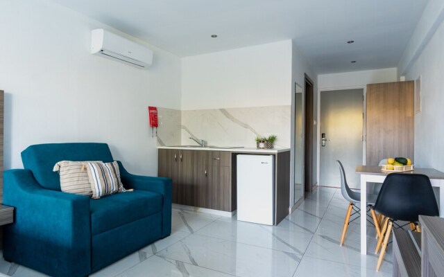 Rio Gardens - Bright Studio w Shared Pool