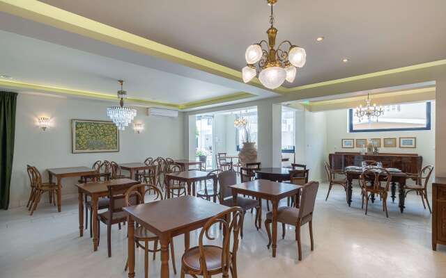 Nami Hotel & Suites