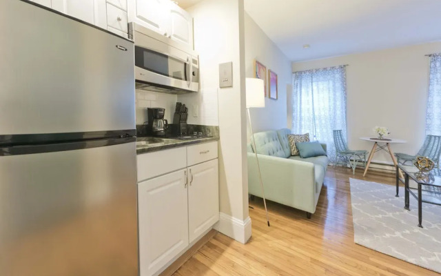 Pleasant Back Bay Suites by Sonder