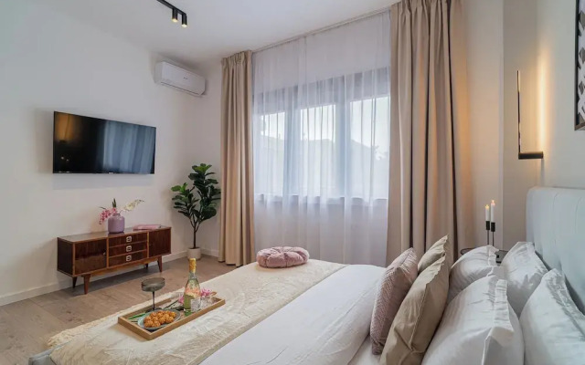 Vibrant & Spacious 3BR Condos on Amzei