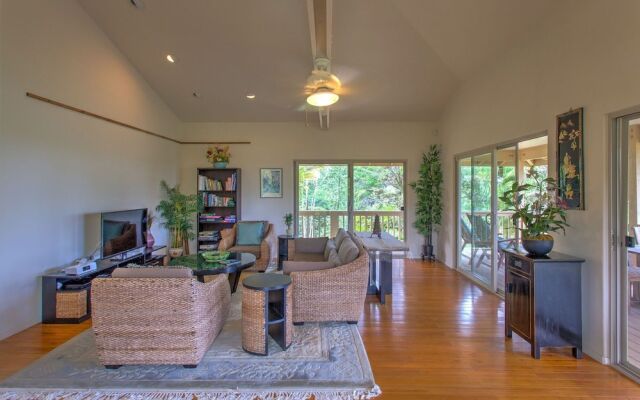 Maluhia Hale 3 Bedroom Home by RedAwning