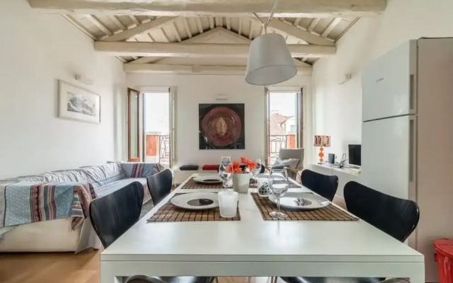 Carmini Canal View and Balcony with Lift