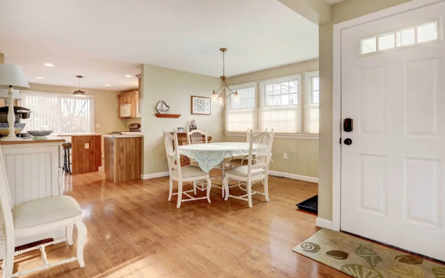 Westerly Retreat ~ 1/4 Mi to Private Beach!