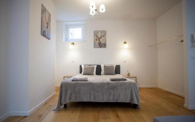Luxury Suites Riverside Residence