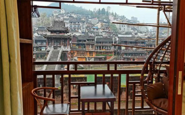 Xiangxi Phoenix Long River Inn