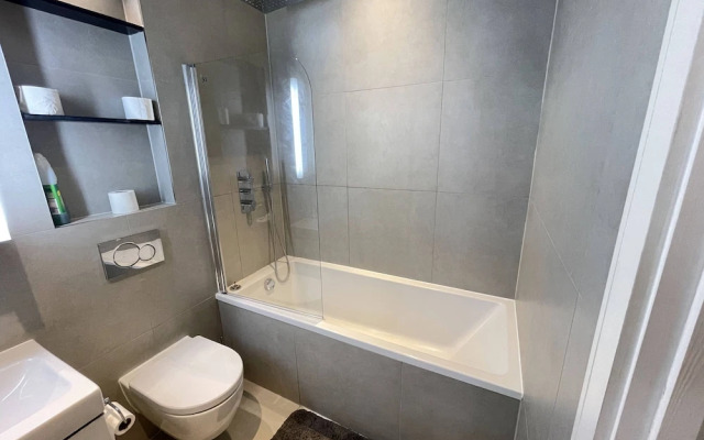 Stunning 1-bed Deluxe Apartment in Slough
