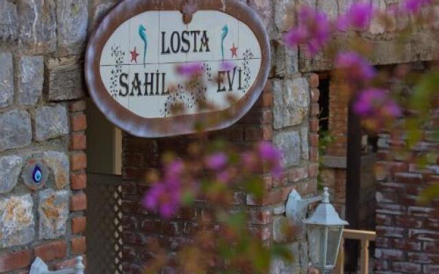 Losta Sahil Evi - Adults Only +12