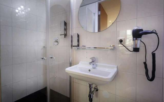 Amsterdam Downtown Hotel
